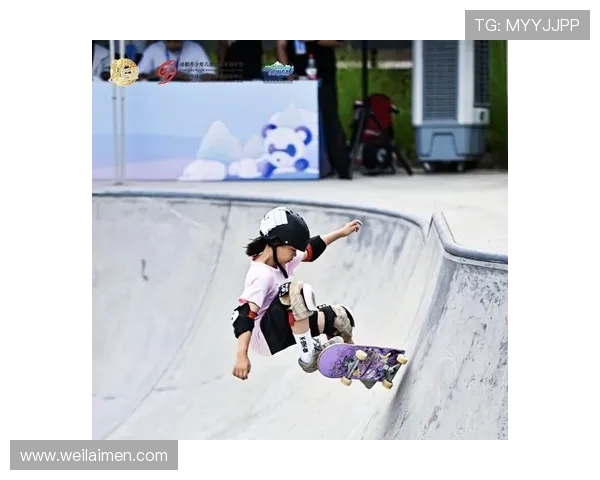 南京滑板队在世界攀岩锦标赛中以57分领先其他队伍展现强劲实力