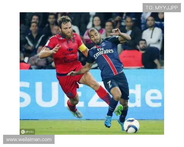 法里昂与沙托鲁的激烈对决揭示足球战术与团队协作的精彩瞬间