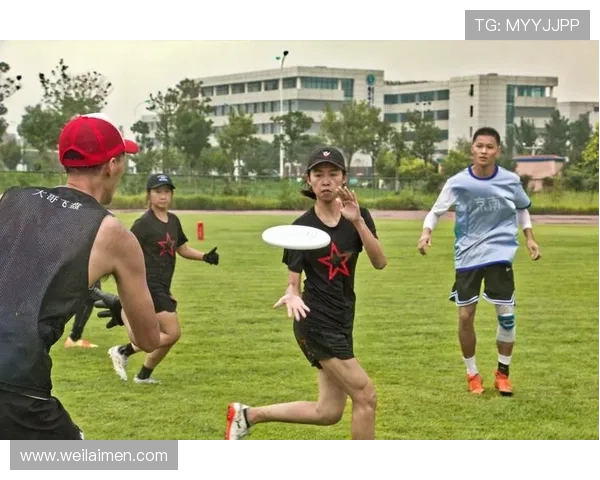 重庆飞盘队心理素质大幅提升创新高引领全国飞盘运动新风潮 重庆飞盘队心理素质大幅提升创新高引领全国飞盘运动新风潮