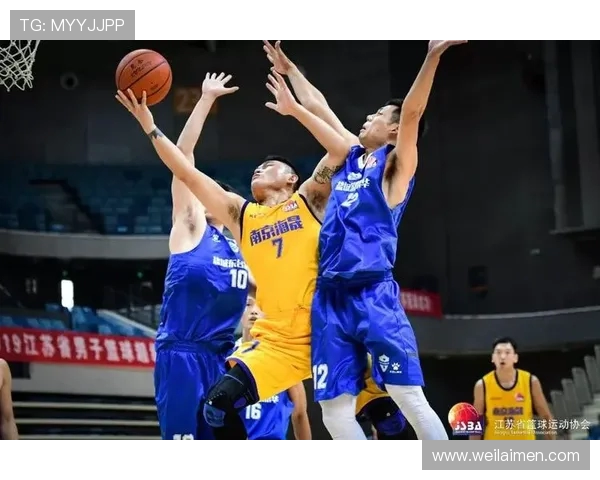 南京篮球队在邀请赛中以86分稳居积分榜首位展现强劲实力